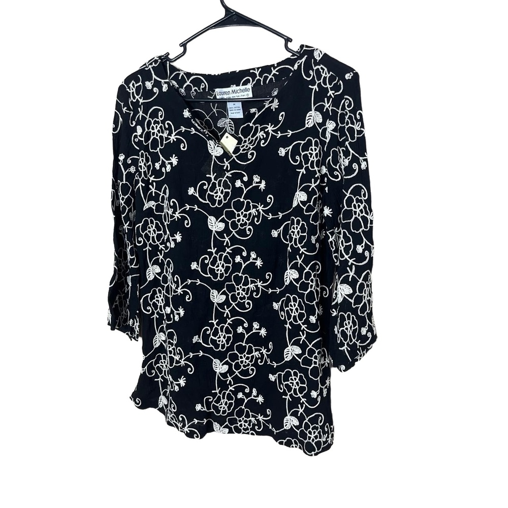 NWT Lauren Michelle Embroidered Floral‎ Vneck Blouse Medium
